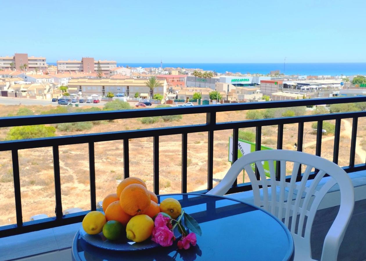 Studio With Terrace And Pool تورّيفيِخا المظهر الخارجي الصورة