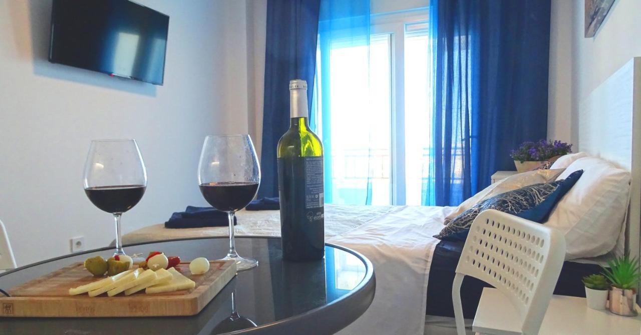 Studio With Terrace And Pool تورّيفيِخا المظهر الخارجي الصورة