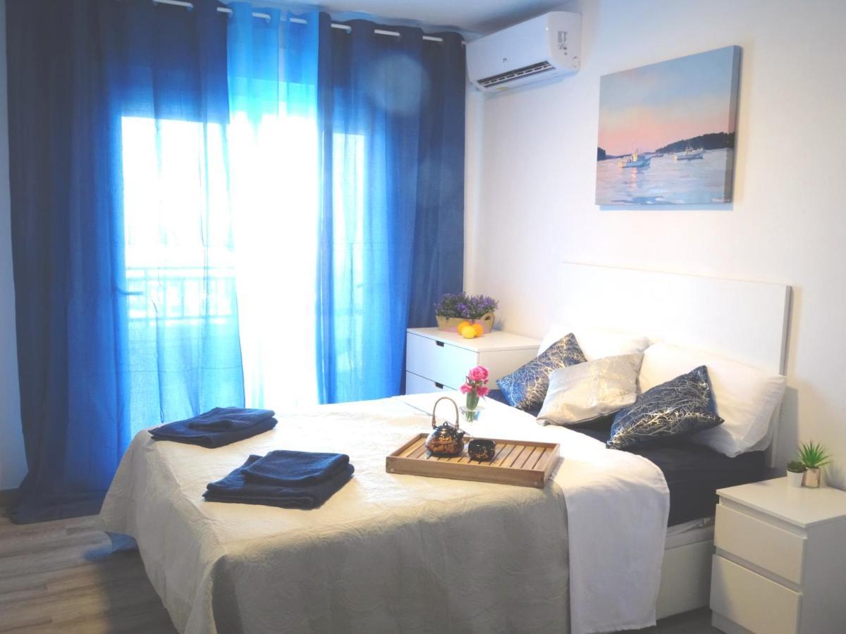 Studio With Terrace And Pool تورّيفيِخا المظهر الخارجي الصورة