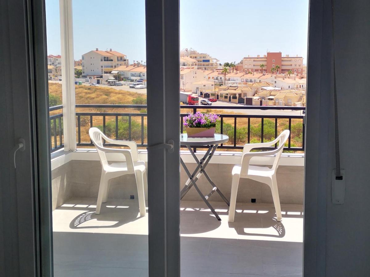 Studio With Terrace And Pool تورّيفيِخا المظهر الخارجي الصورة